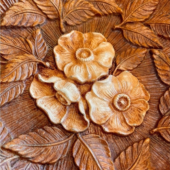 Gorgeous Plastic Floral Dish - Picture 6 of 6